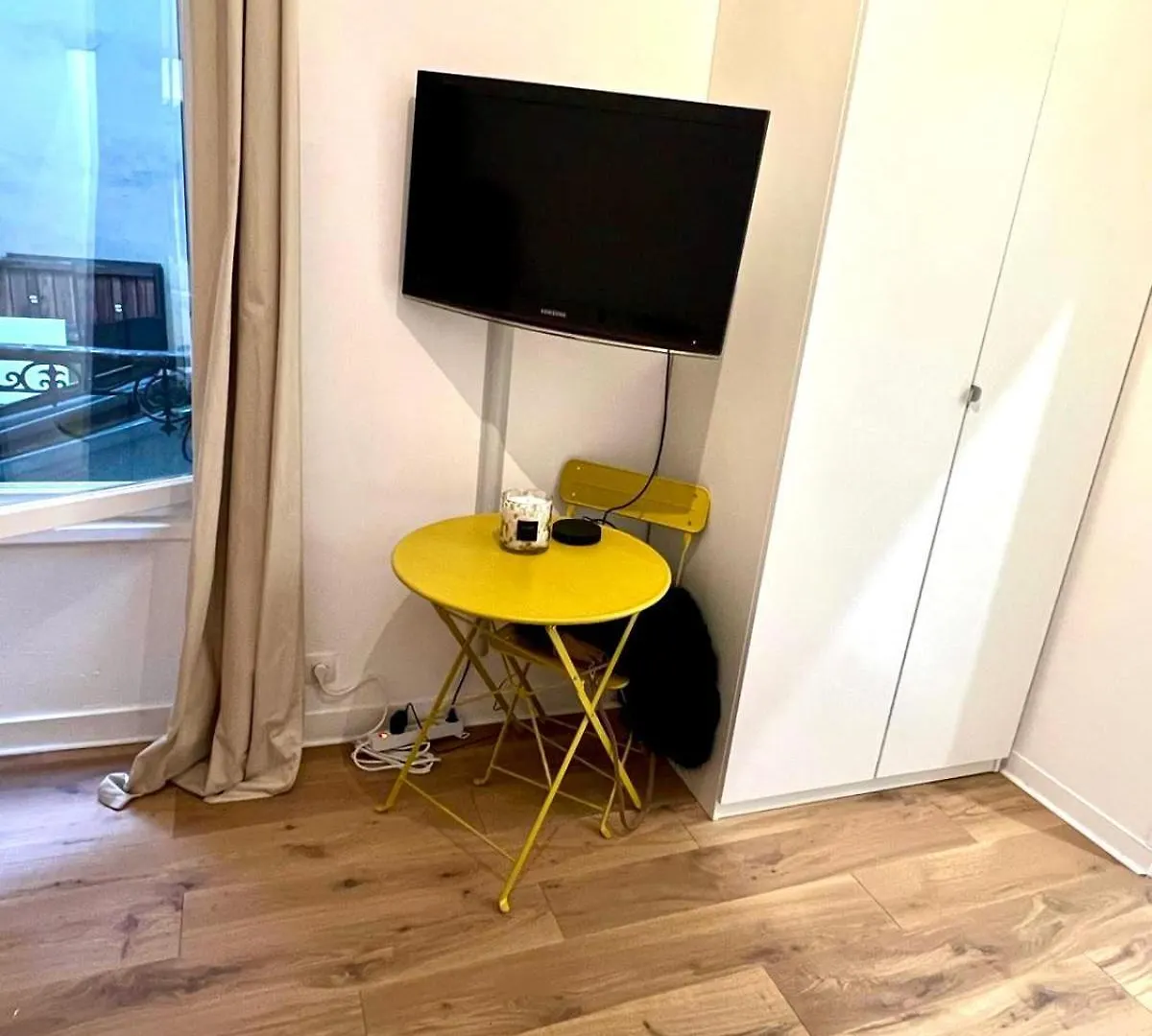 Eiffel Tower View - Time Right Apartment *