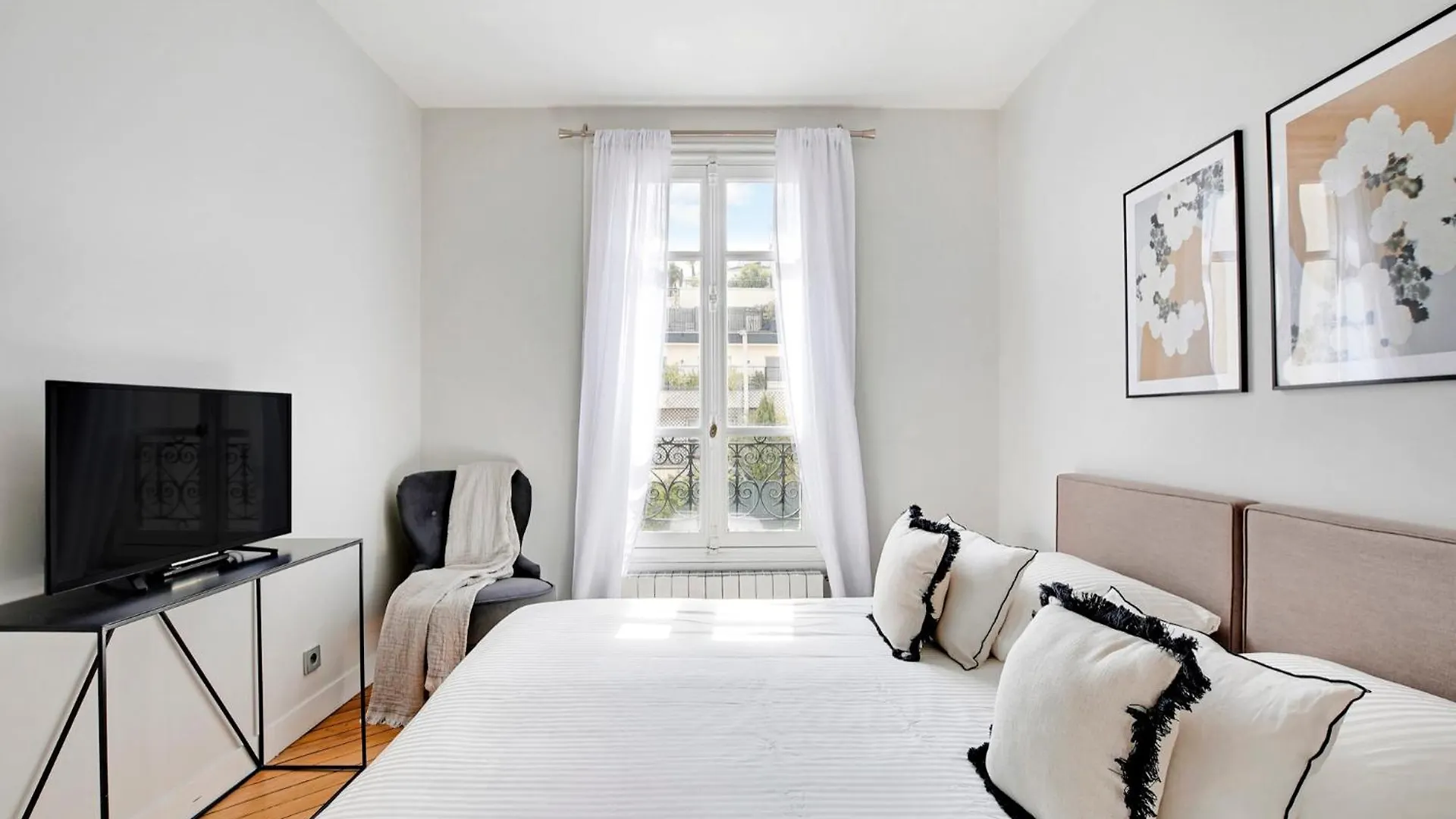 Apartment Eiffel Tower View - Time Right Paris