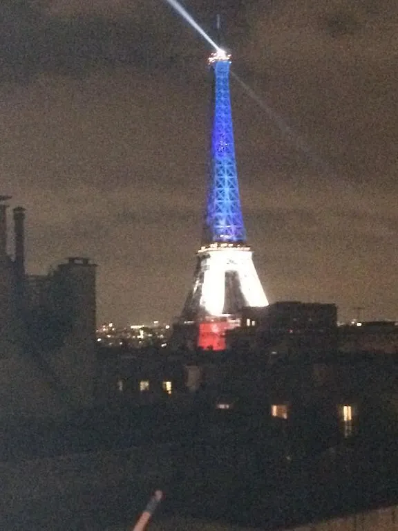 Eiffel Tower View * Paříž